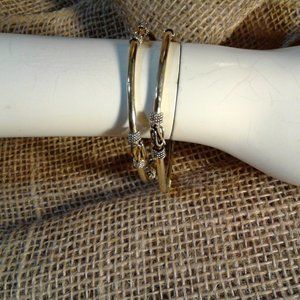 Women   Gold Tone Bracelet  Set of Two